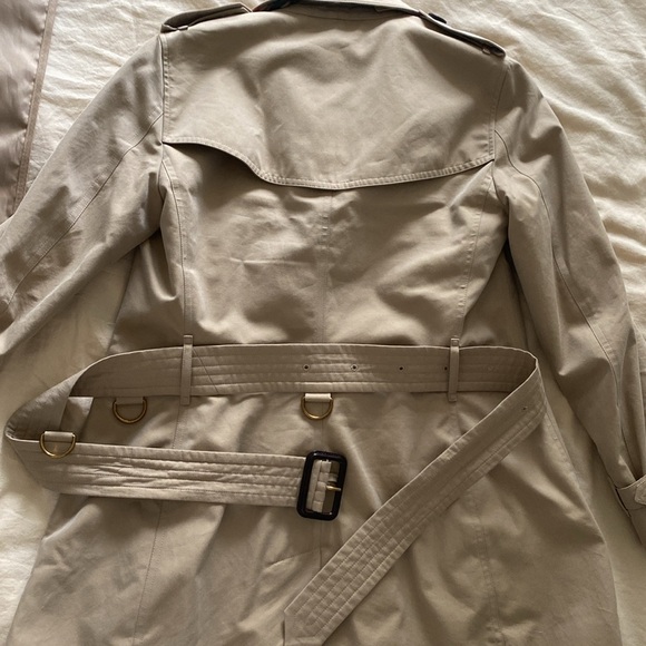Authentic Burberry Kensington short trench coat - Picture 8 of 14